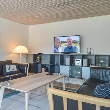 3 Bedroom Cozy In Appartement Blokhus